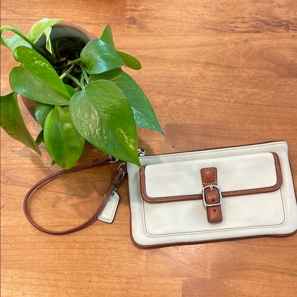 Vintage Coach SoHo Hampton wristlet